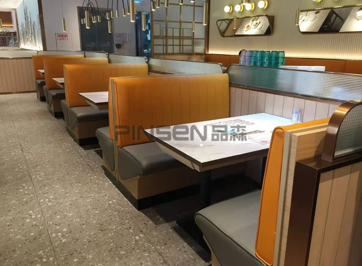 茶餐廳餐桌椅